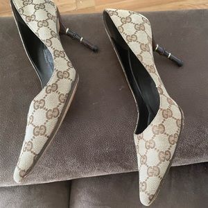 Beautiful Classy Gucci heels !
